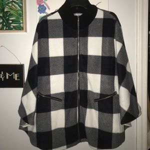 Buffalo Plaid Poncho/jacket🖤